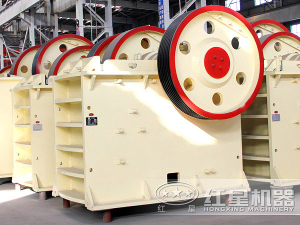 每個(gè)小時(shí)十幾噸產(chǎn)量的破碎機(jī)有哪些型號(hào)？有沒(méi)有詳細(xì)的價(jià)格表