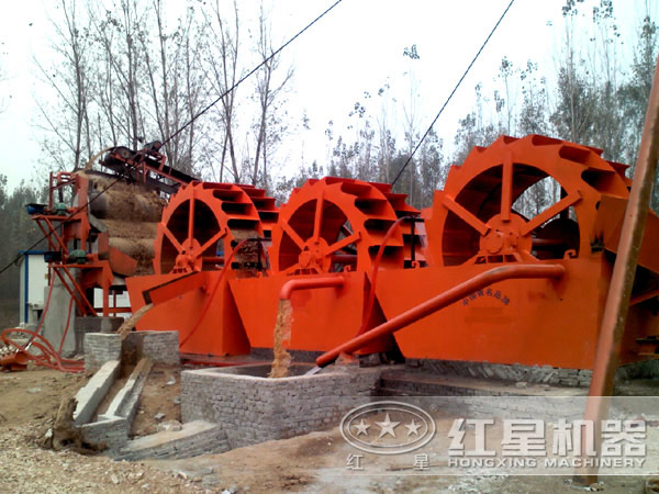 三臺輪斗式洗沙機(jī)一起工作